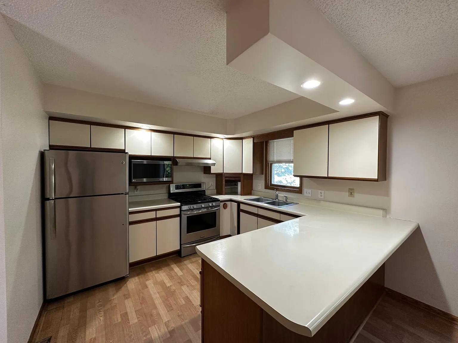 4 bed, 1872 sqft, $2,150 — Photo 3