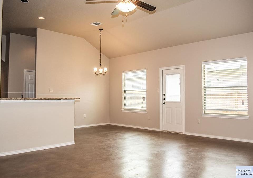 2nd image of 2536 Pahmeyer Rd