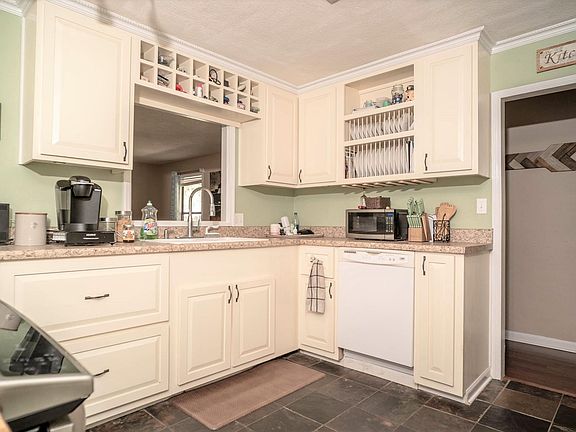 4th image of 1312 Shady Oak Ln