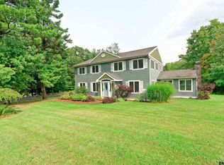 17 Timberland Dr, East Greenbush, NY 12061