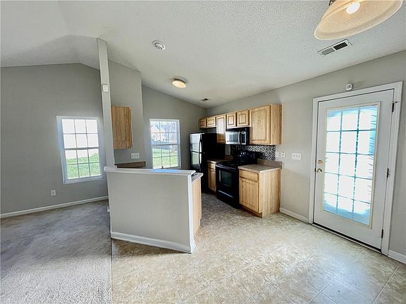 3rd image of 6 Bruin Ct