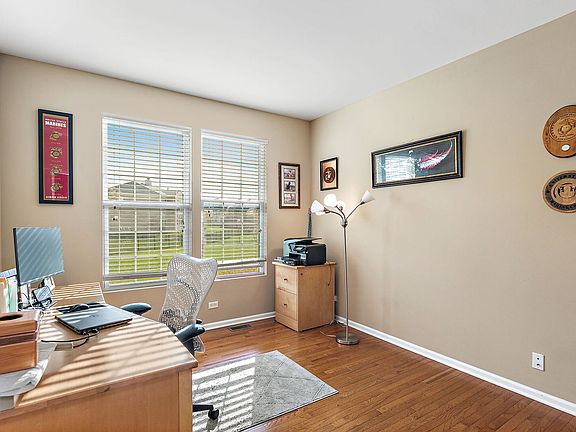 5th image of 4077 Stratford Ln