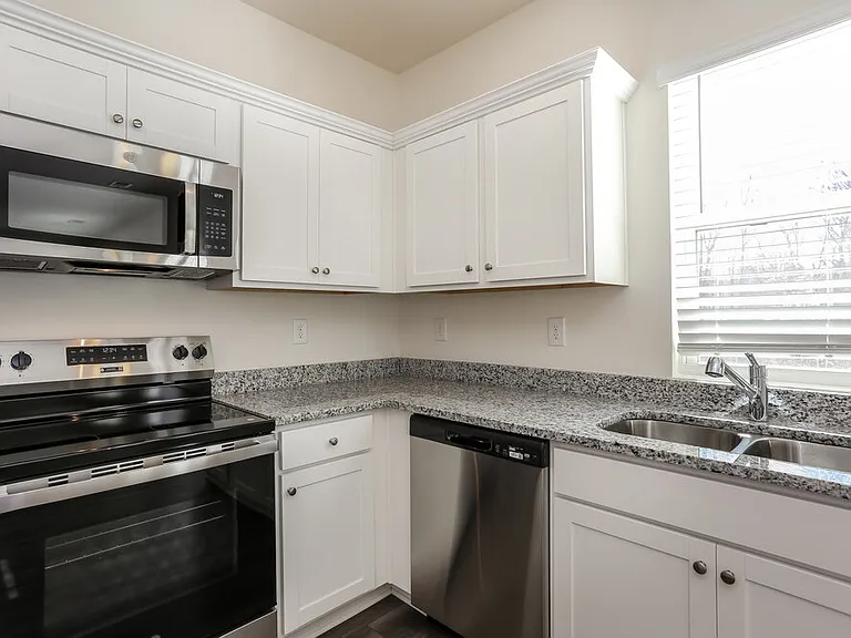 7624 Saffron Ave — Photo 8
