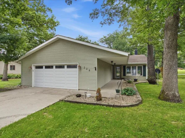 228 Oakwood Dr, Evansdale, IA 50707