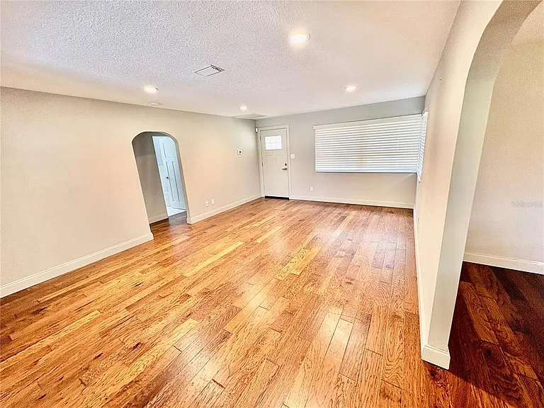438 Lakeview Ave — Photo 5