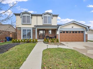 42456 Castle Ct, Canton, MI 48188
