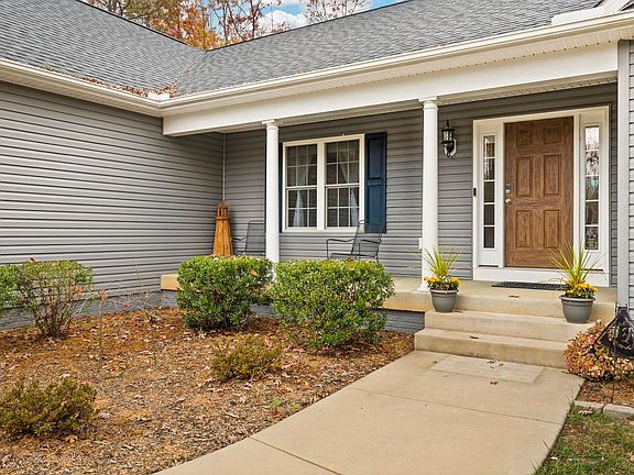 3rd image of 789 Pinehurst Dr