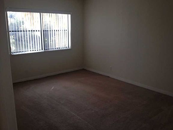 4th image of 100 Lakeview Dr APT 219