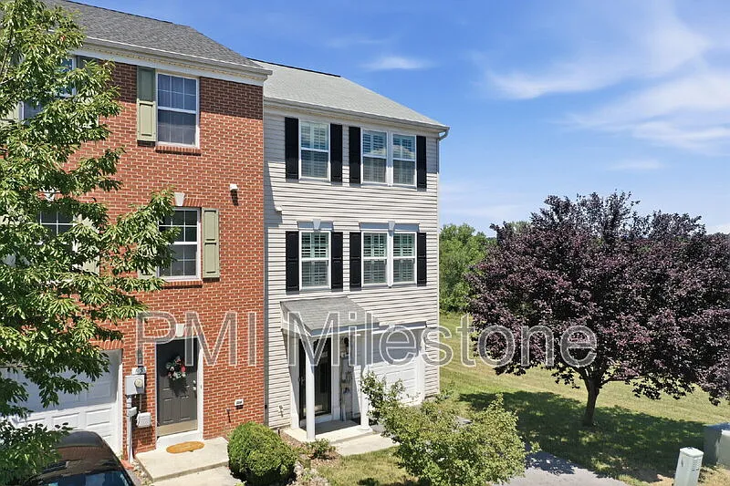3 bed, 3.5 bath, 2314 sqft, $1,980 — Photo 3