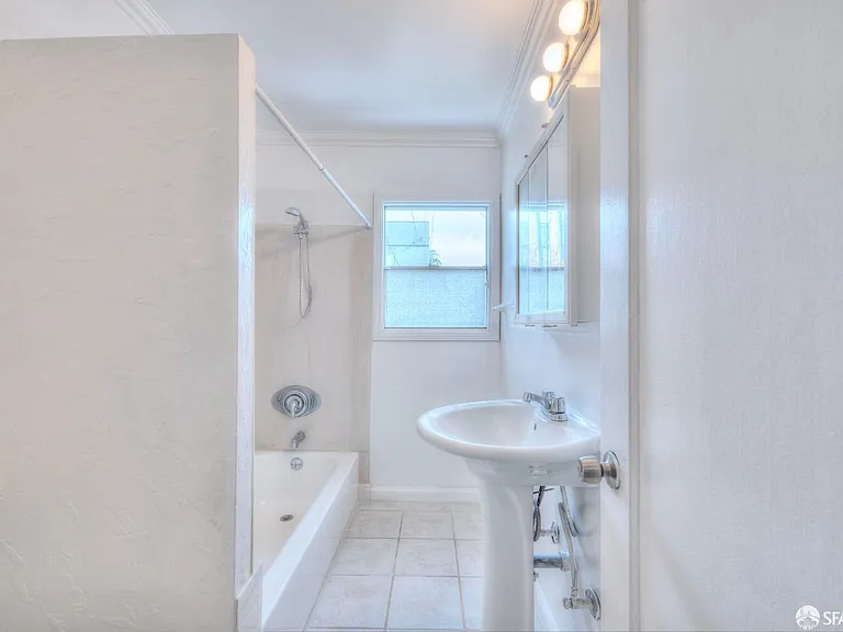6029 Macarthur Blvd — Photo 12