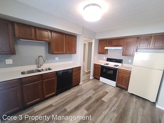 2nd image of 715 Fairmont Dr #1-D