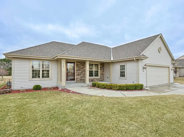 565 Farmstead DRIVE, Slinger, WI 53086