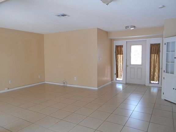 4th image of 204 S Lake Dr