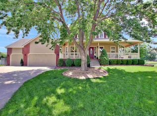 405 E Country Hills Dr, Augusta, KS 67010