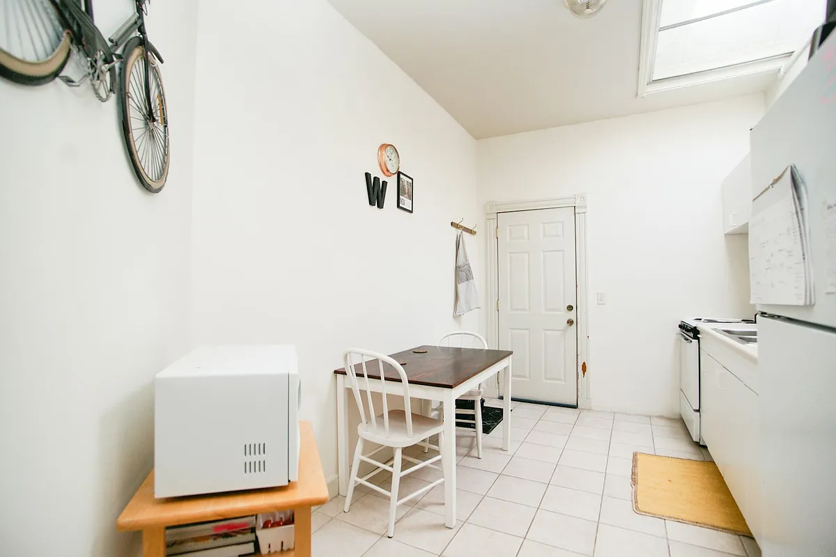 Building Photo - 704 N 3rd St #4