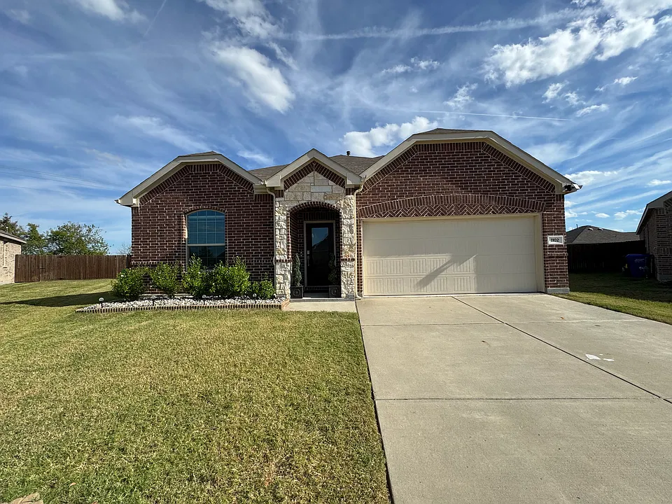 1102 Banyan Dr