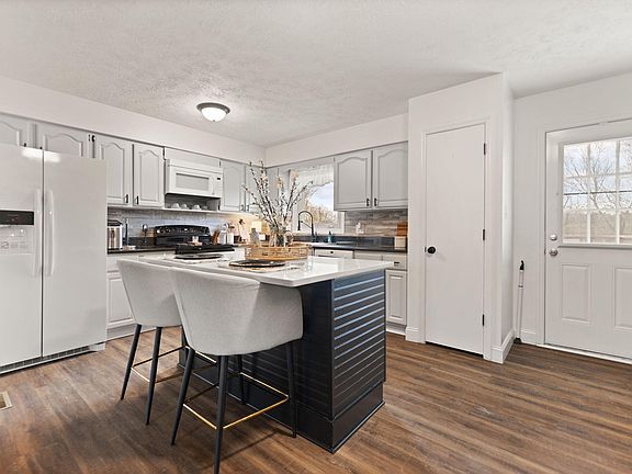 5th image of 2229 Woodford Dr