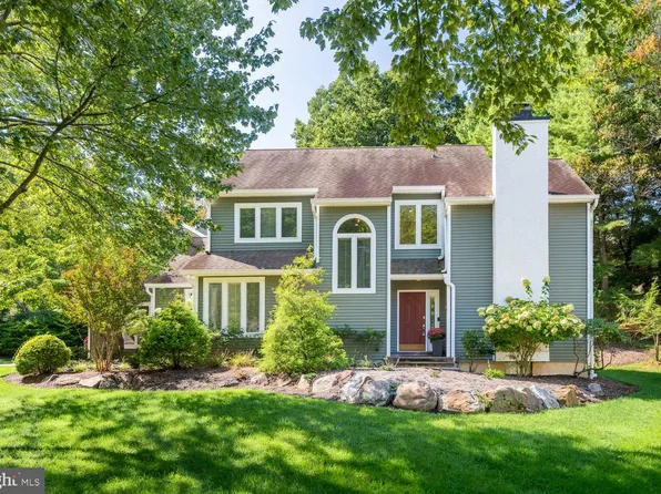 40 Horseshoe Ln, Newtown Square, PA 19073