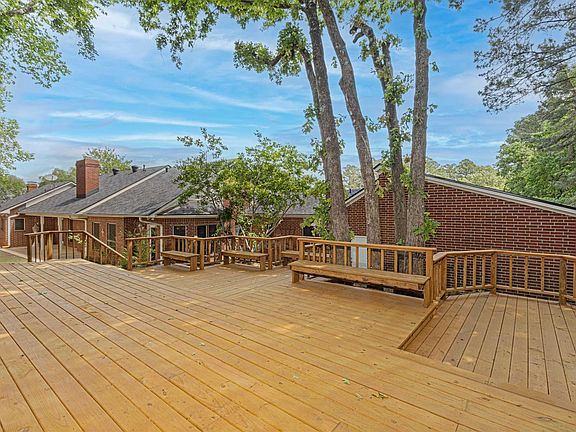 4th image of 303 Canterbury Ct