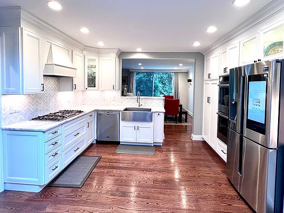 4th image of 32 Regents Park