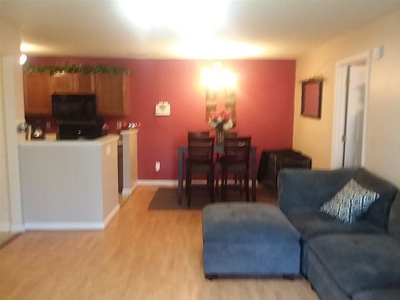 4th image of 388 Marian Ln APT 3