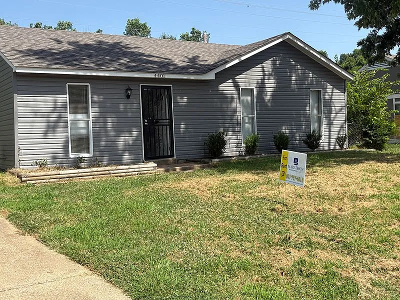 Charming 3-Bedroom Home with Fenced Backyard & Functional Layout — Photo 2