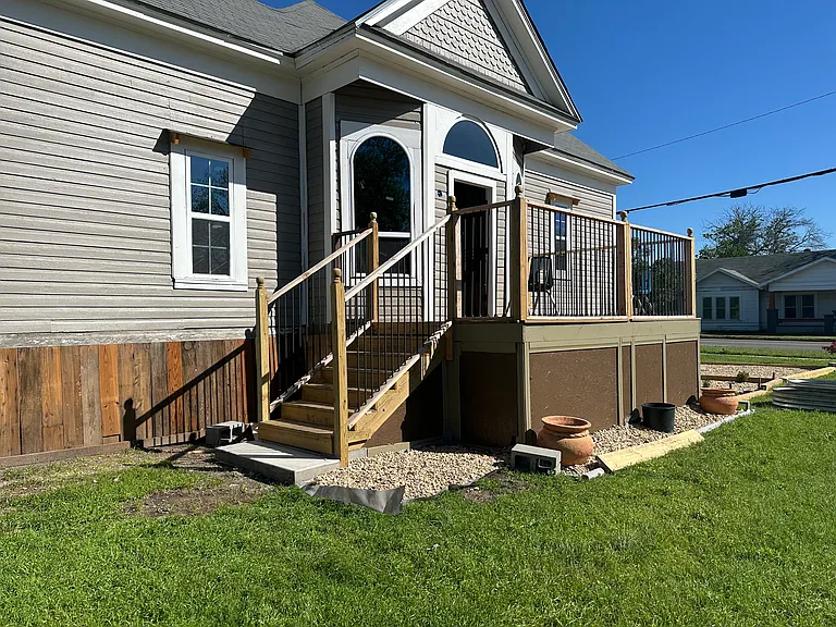814 W Avenue H — Photo 2