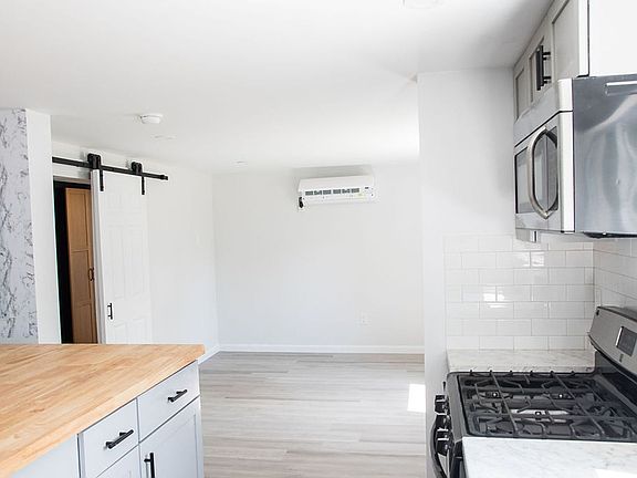5th image of 124 1st Ave W Unit B