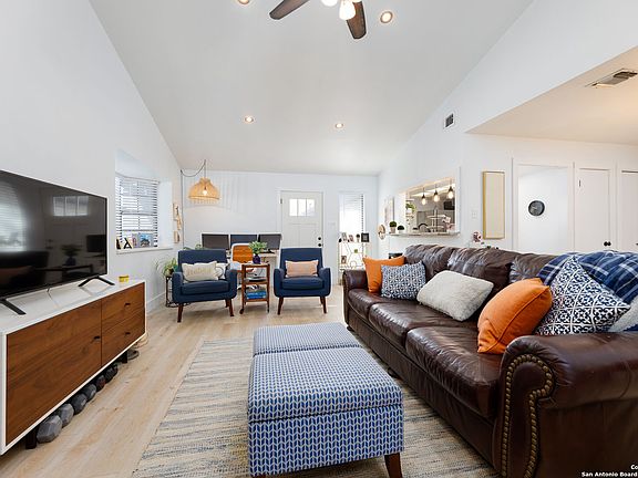 2nd image of 633 Oak Park #633