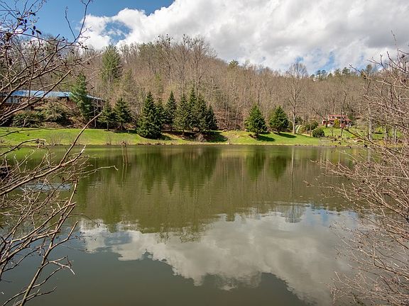 4th image of 2 Mirror Lake Dr