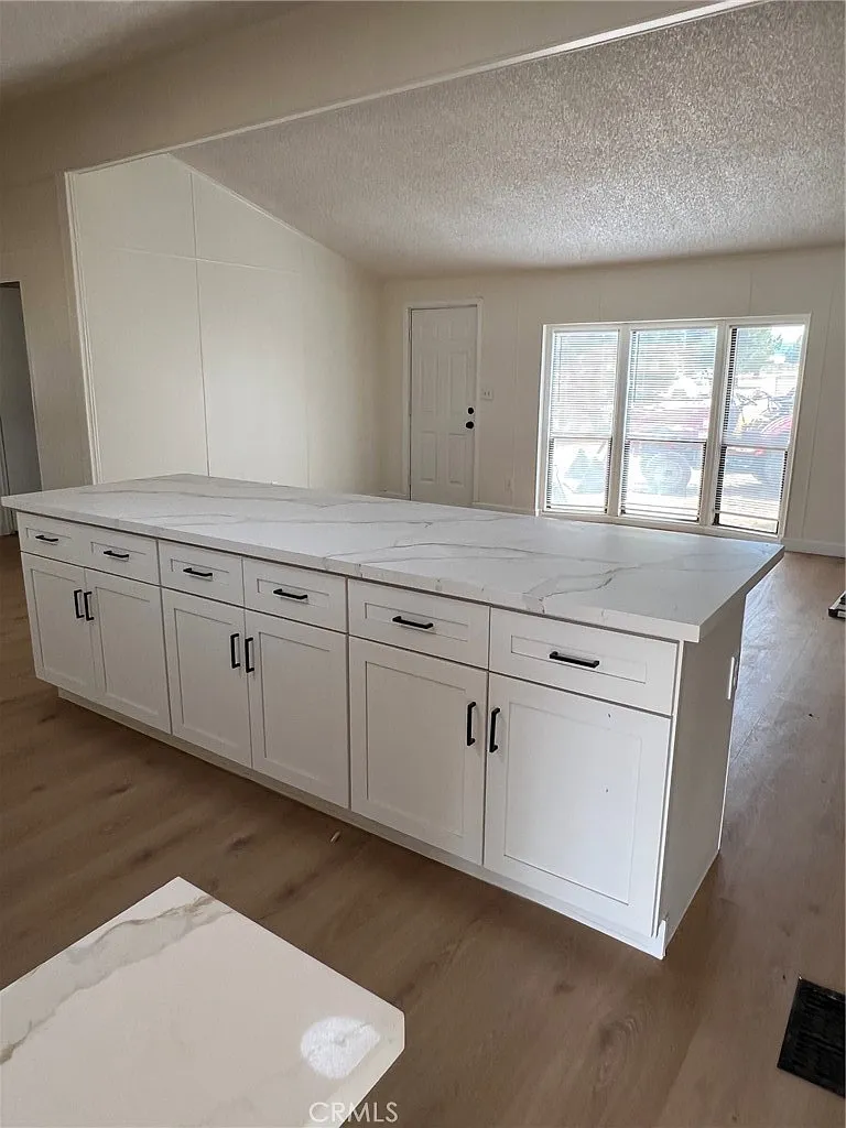 3 bed, 1340 sqft, $2,500 — Photo 3