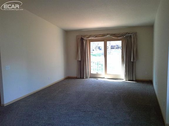 5th image of 103 Creekwood Cir