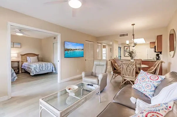 2 bed, 864 sqft, $10,350 — Photo 3