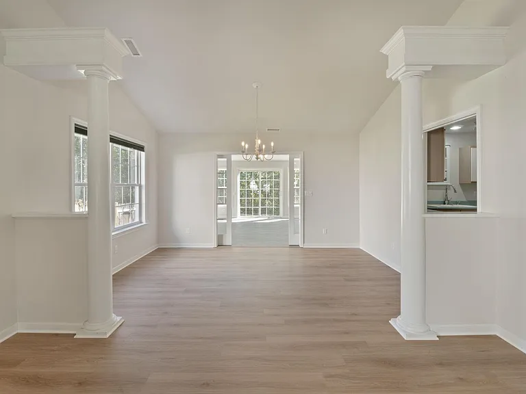 1081 Wintergreen Ln — Photo 17