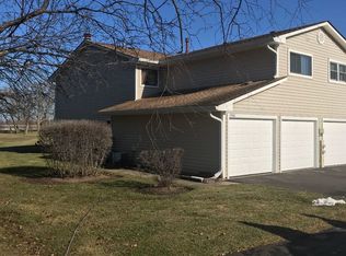 17486 W Chestnut Ln, Gurnee, IL 60031