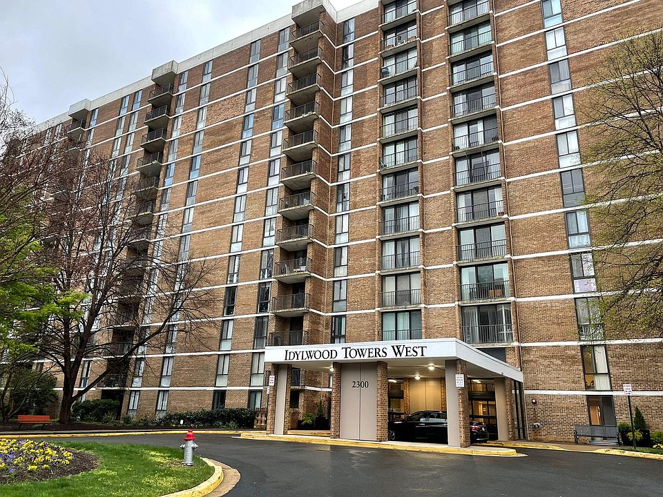 1st image of 2300 Pimmit Dr #207W