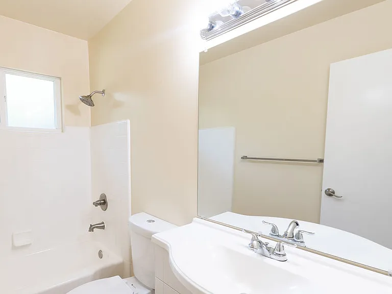 Sandalwood Apartments — Photo 21
