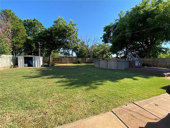 5th image of 4504 SE 23rd St