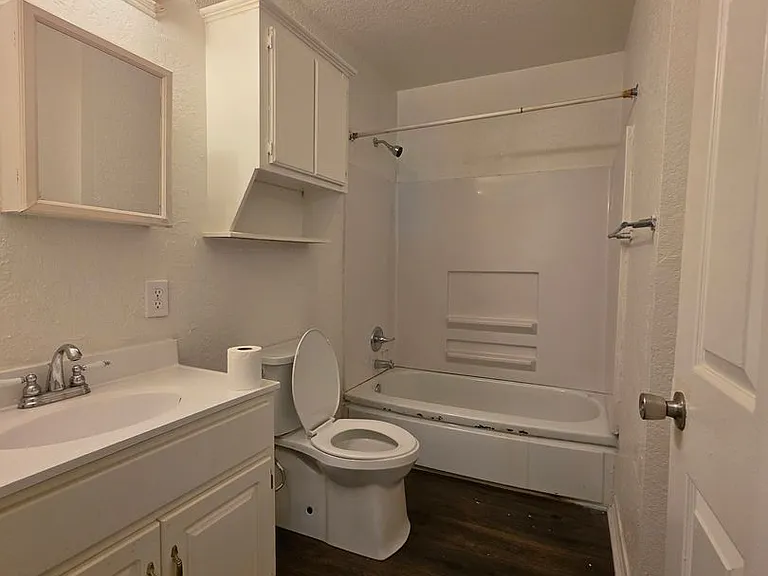 302 E Anna St — Photo 15