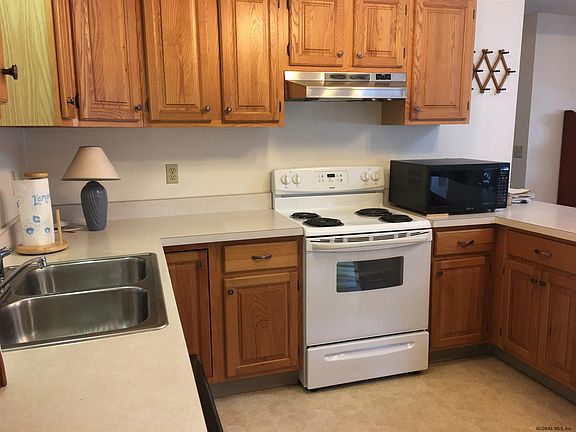 4th image of 13 Terrace Dr Ext
