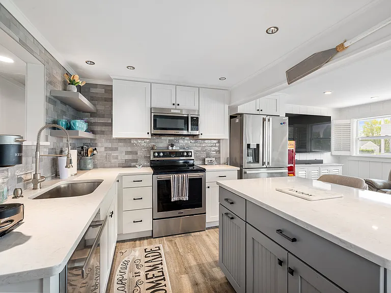 35 Willow Ave — Photo 1