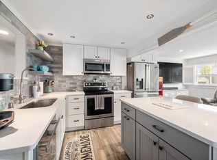 35 Willow Ave, Narragansett, RI 02882