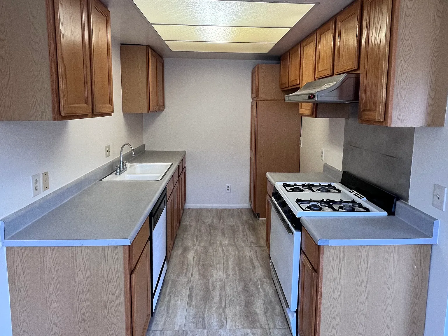 429 N Curtis Ave — Photo 4