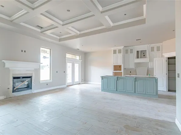 10305 SW 56th St, Mustang, OK 73064