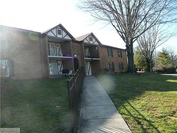 3rd image of 4610 Lawndale Dr Unit D
