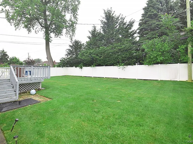51 Whitman Ave — Photo 24