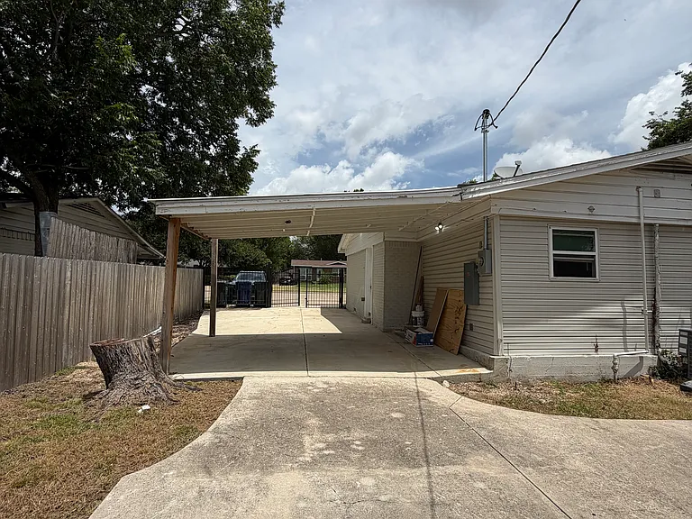 401 E Miller Rd — Photo 10