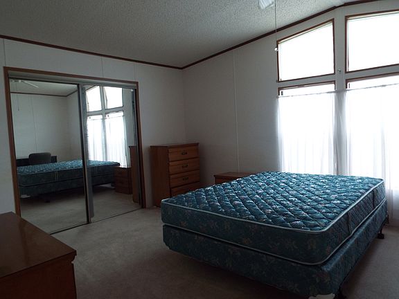 4th image of 404 SE Snead Cir