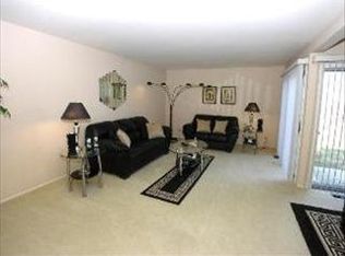 654 Claridge Cir, Hoffman Estates, IL 60169