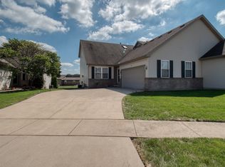 13 Ashling Ct, Bloomington, IL 61704